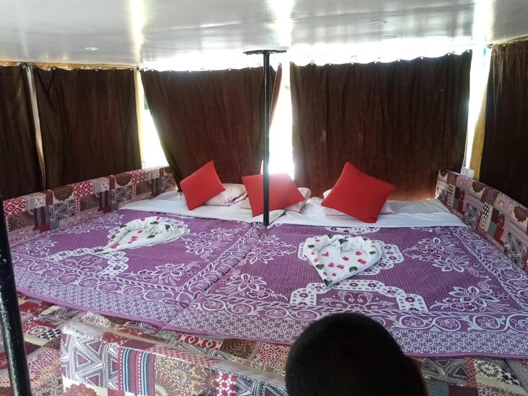 Nile Sunrise Felucca Boat Private Rental Луксор Экстерьер фото
