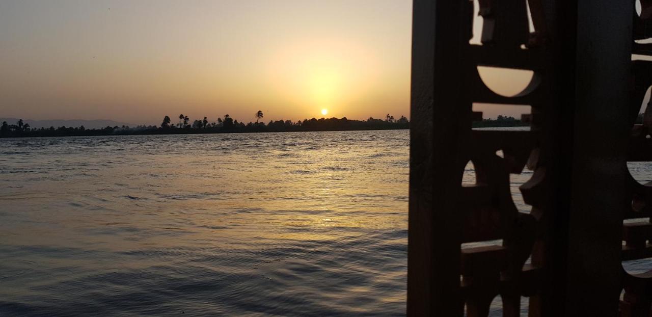 Nile Sunrise Felucca Boat Private Rental Луксор Экстерьер фото